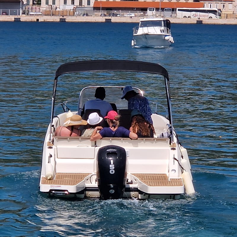 Quicksilver yacht charter Dubrovnik at Lokrum island